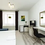 Dobo Vendeghaz 3* אגר